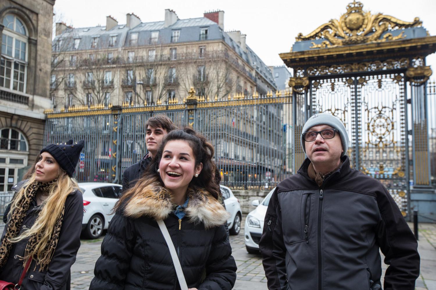 <a href='http://t6.wxjuyan.com'>全球十大赌钱排行app</a>学院法语教授Pascal Rollet带领学生们到巴黎游学.